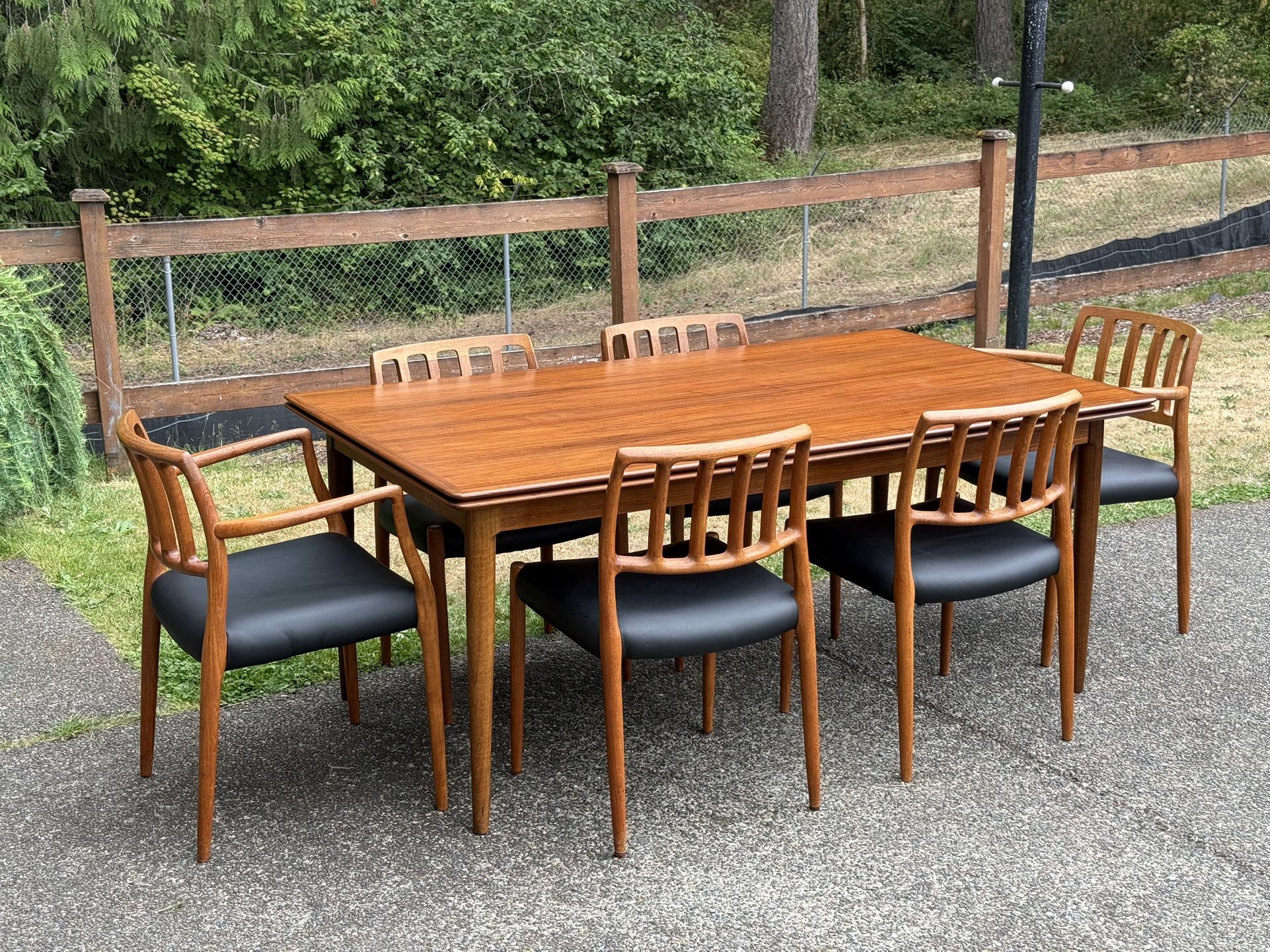 DANISH MODERN .TEAK EXPANDABLE DINING TABLE SET BY SKOVMAND & ANDERSEN and Moller chairs