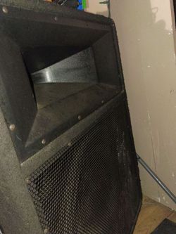 Two B-52 18 "studio speakers works great