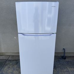 Like New Frigidaire Refrigerator Deliver Available 