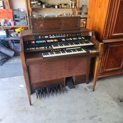 Used Hammond organ 