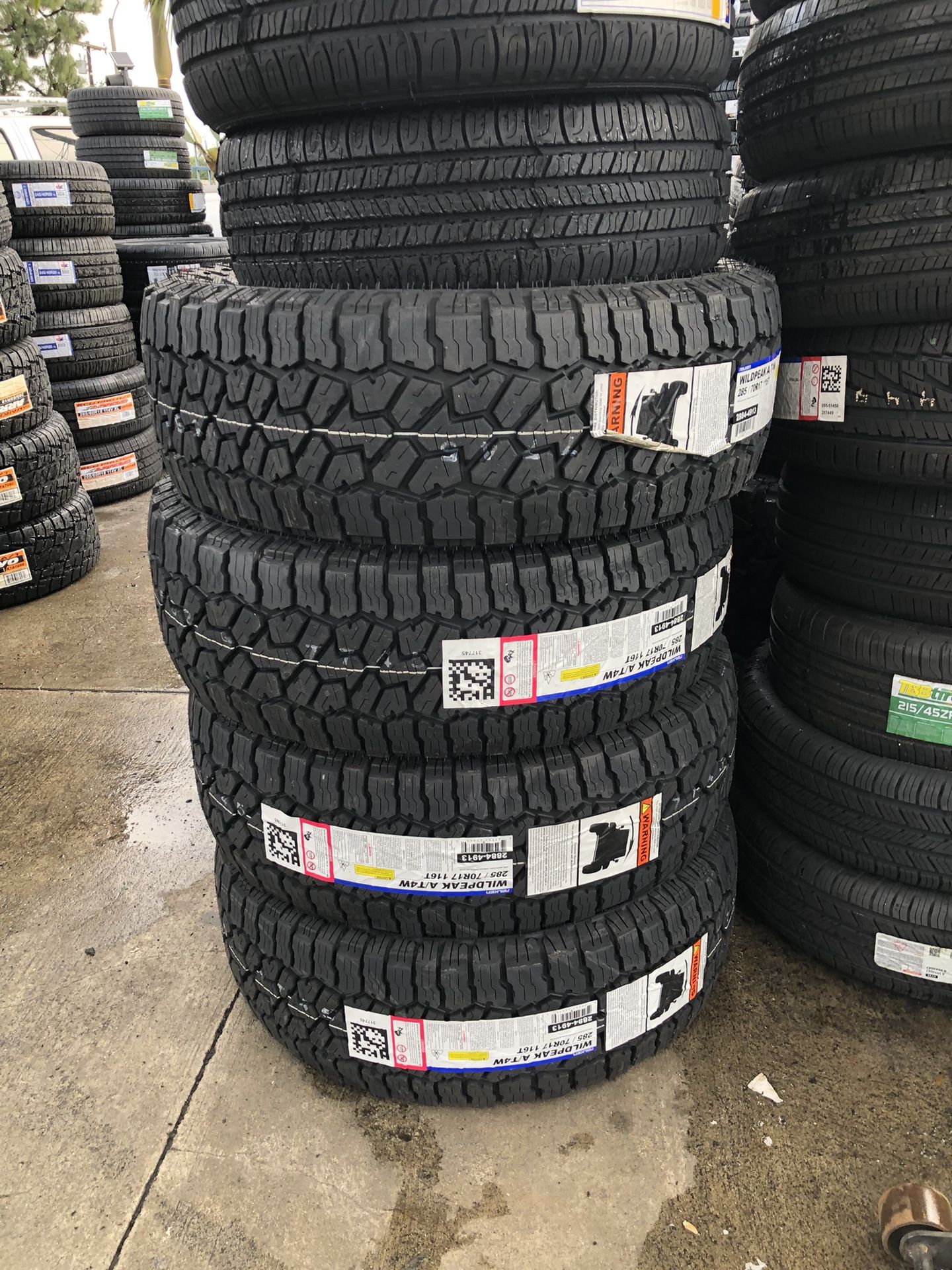 285/70/17 New Tires Falken WILDPEAK AT4w