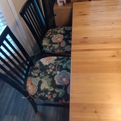 New Beautiful Dining Room Table w/4 chairs + leaf ext.