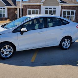 2016 Ford Fiesta Se 4 Door Sedan Clean Title