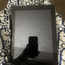 iPad 16GB + iPad Air 13inch + Another iPad 16 GB