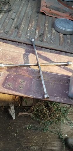Tire Lug wrench for big trucks