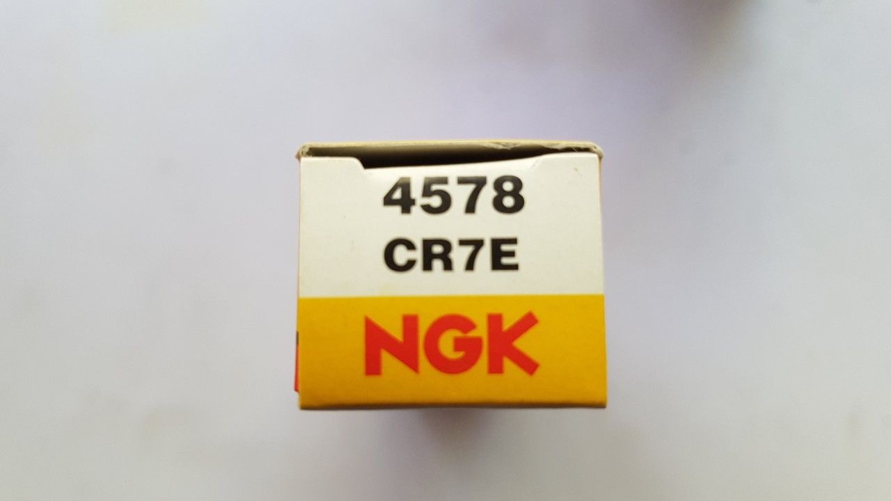 NGK SPARK PLUGS CR7E 4578 NEW