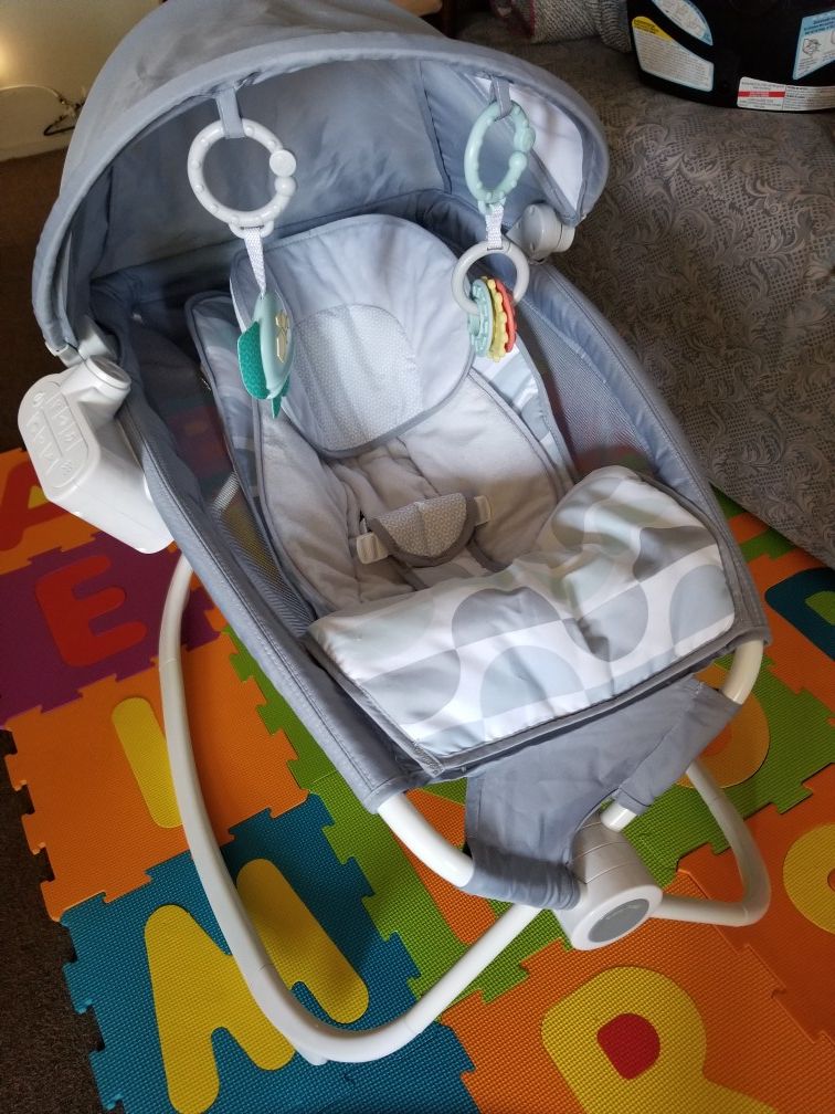 Fisher-Price® Auto Rock n' Play Sleeper with SmartConnect Technology