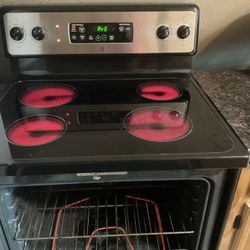 GE GLASS TOP ELECTRIC STOVE