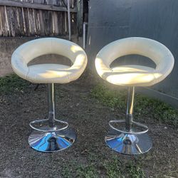 2 Swivel Bar Stools