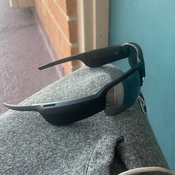 Bose/ Farmers Bluetooth sunglasses