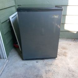 Arctic King Mini Refrigerator