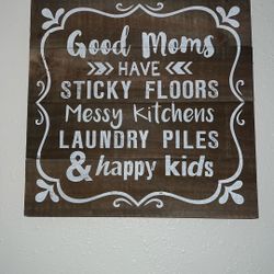 Wooden Good Moms Quote Decoration
