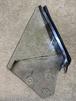71-73 Mustang Passenger Side Quarter Window Glass - Clear
