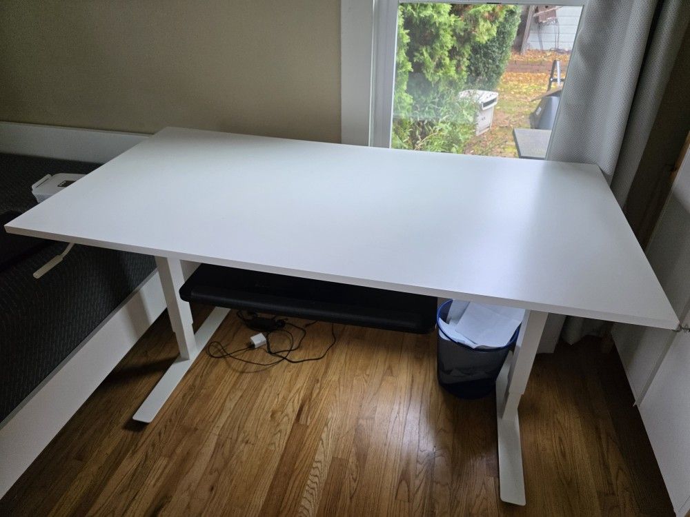 PENDING Sit-stand desk. Ikea. MANUAL adjustment 
