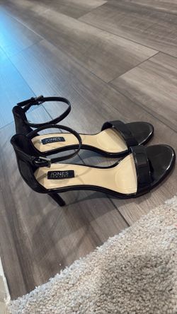 Jones New York size 9 shiny black heels