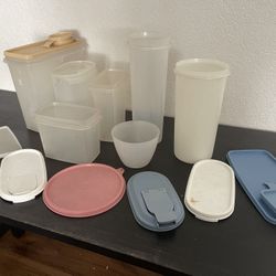 Tupperware Vintage Containers A  Lot Of Assorted Sizes & Lids 