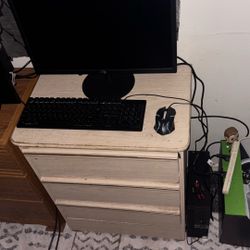 Dell Pc Plus Keyboard And Mouse And Monitor 