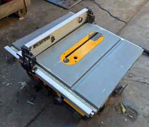 DEWALT 10" TABLE SAW