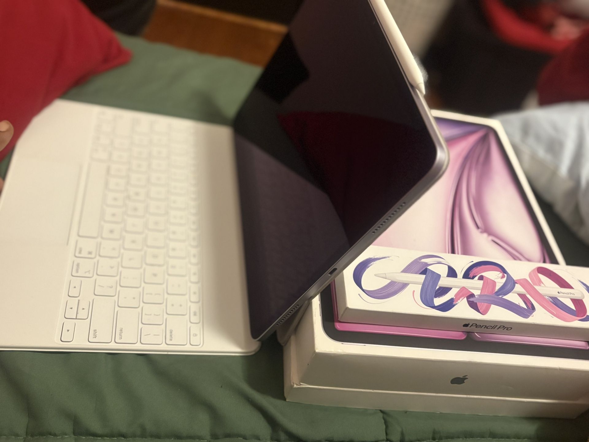 Ipad Air 13- Inch (m3) 128gb With Magic Keyboard And Apple Pencil Pro