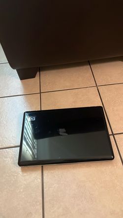 Bundle of 4 Vintage Laptops (HP, Toshiba, Gateway — For Parts / Untested)