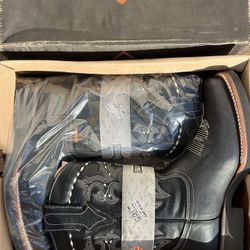 Brand new work boots in box size 9 for Men Crossboots
