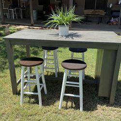 Nice Counter Height Table And Stools 