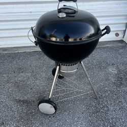 Weber 22 in. Original Kettle Premium Charcoal Tailgate Cookout BBQ Barbecue Grill Black! In good condition! Retails $229