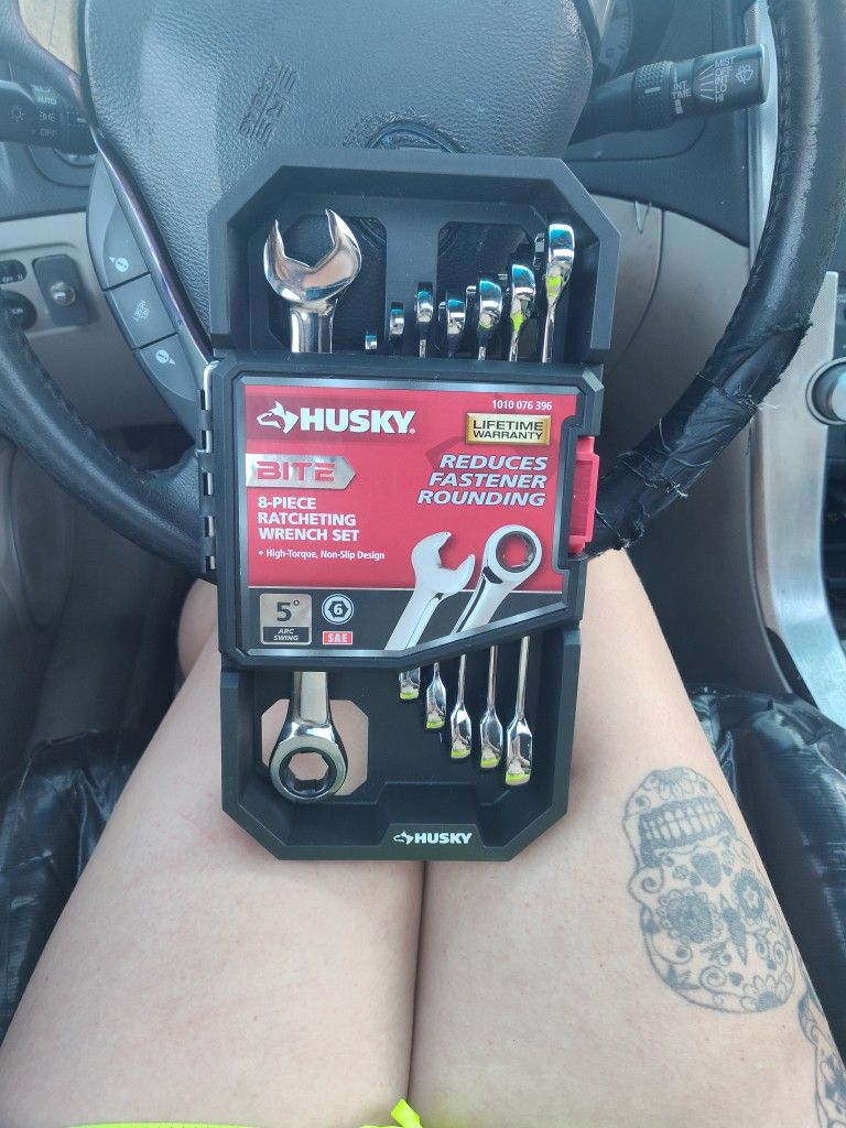 HUSKY 8-piece Ratcheting Wrench Set!!!!!
