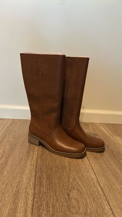 New Boots Tan Color size 8.5