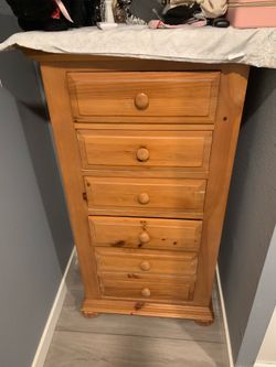 Broyhill solid pine 6 drawer chest dresser