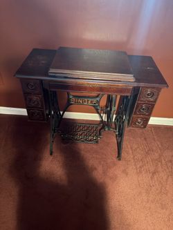 Trundle sewing machine Antique singer, Trundle sewing machine