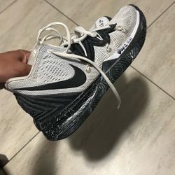 Nike Kyrie 5 "Oreo"