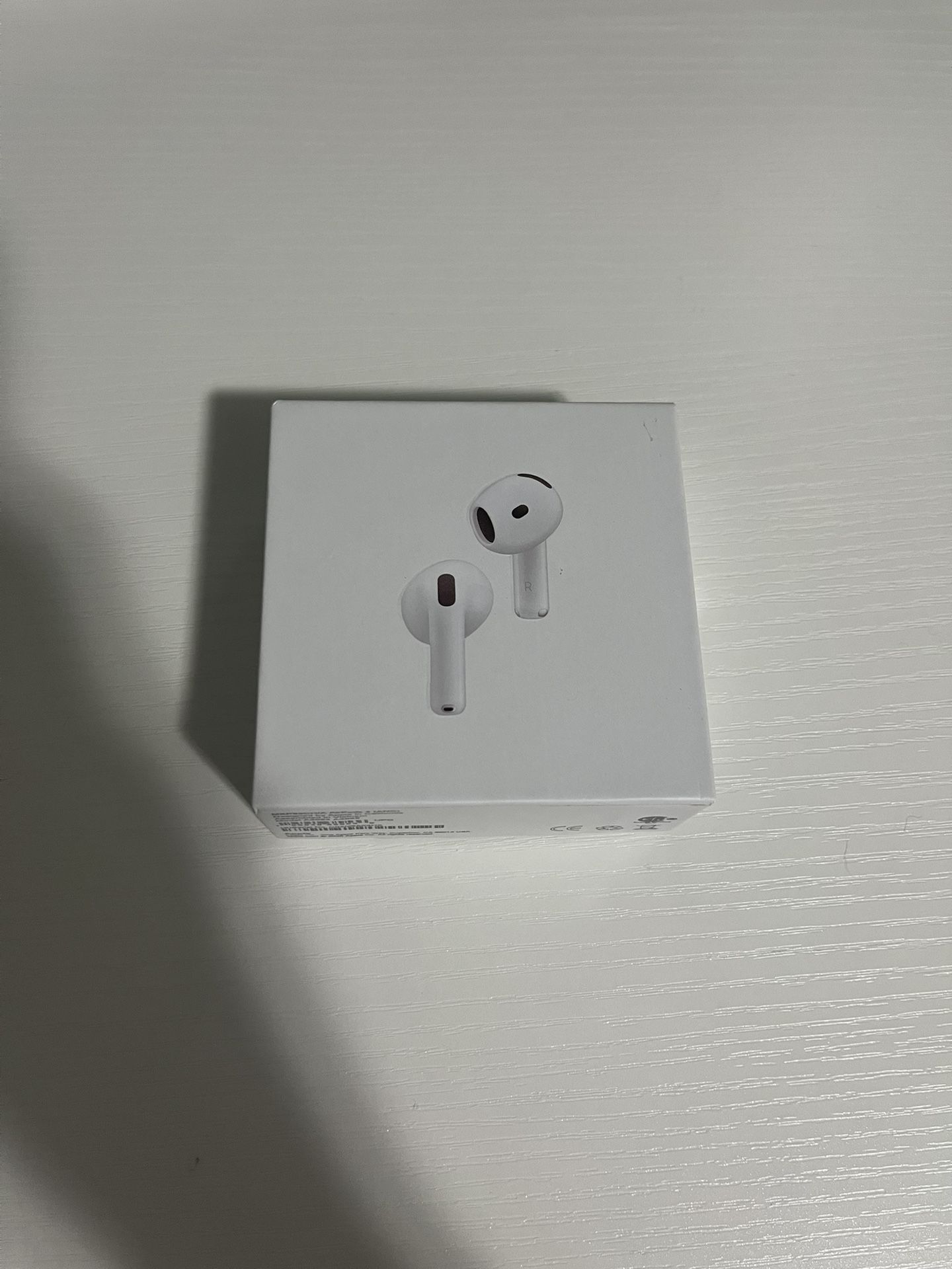 Apple AirPods Gen 4 (noise Cancellation)