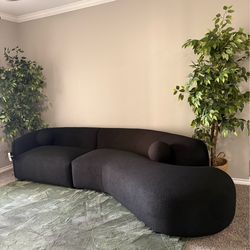 New in Box High end Sectional in Black $10DOWN