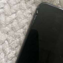 iPhone 11 Psw locked And Cracked
