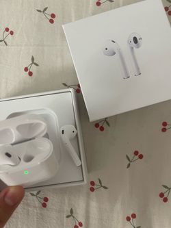 Apple AirPods 2nd Gen with Wireless Charging Case