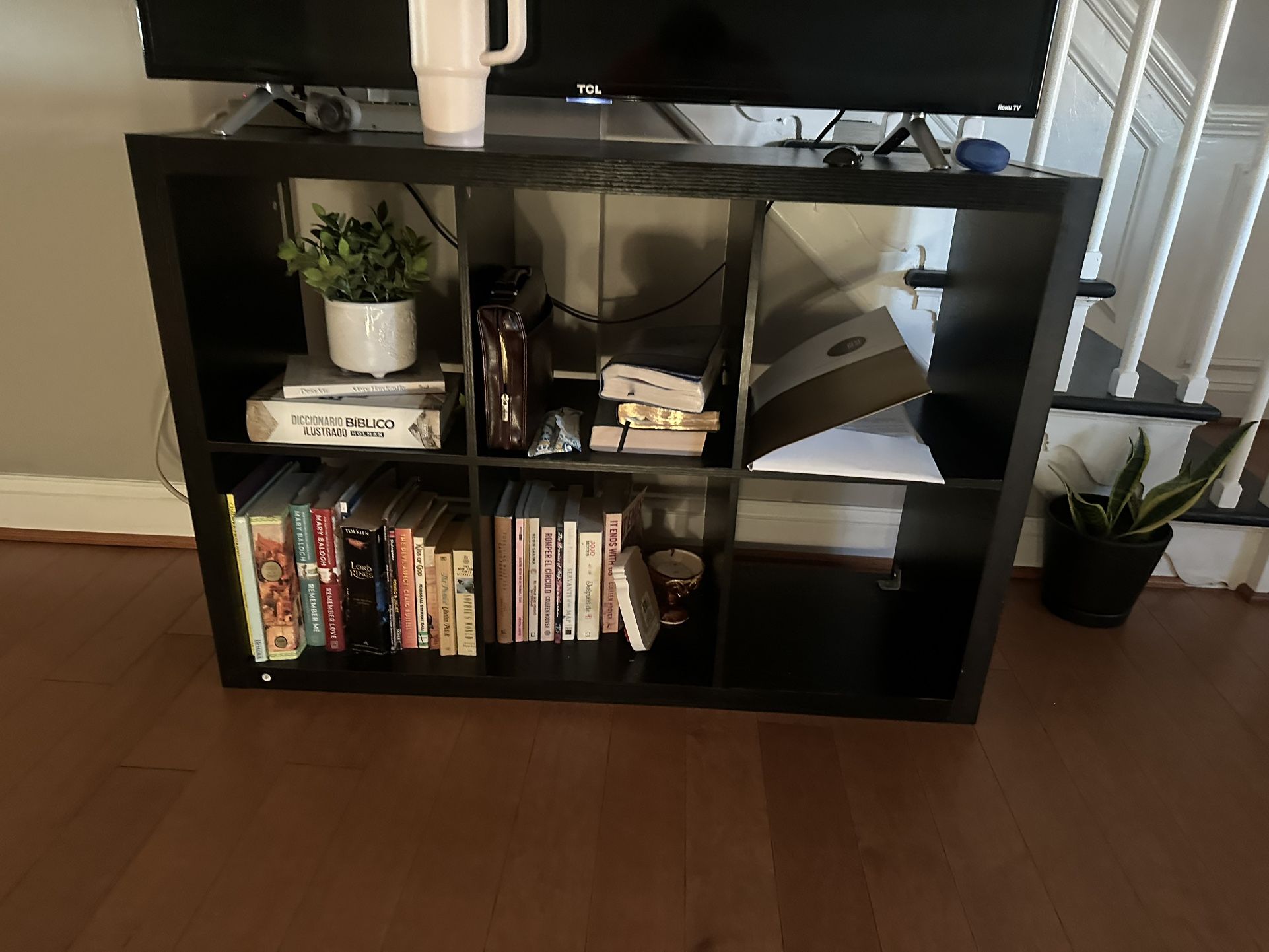 TV STAND/BOOKSHELF