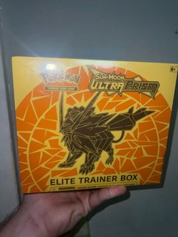 Pokemon Sun & Moon Ultra Prism Elite Trainer Box Dusk Mane Necrozma Yellow