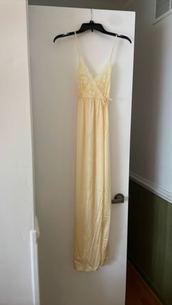 Ladies yellow nightgown