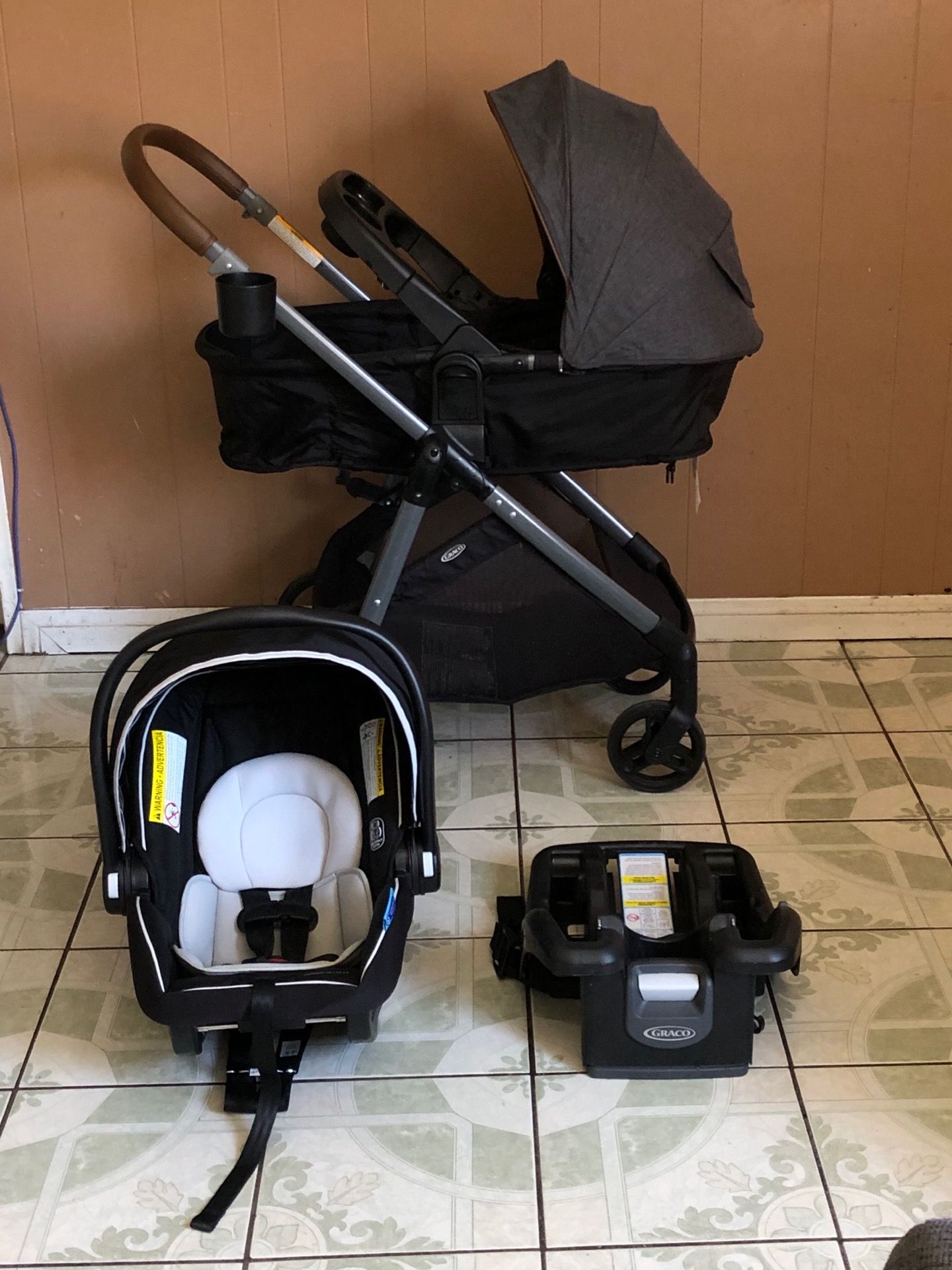PRACTICALLY NEW GRACO MODES NEST TRAVEL SYSTEM STROLLER CAR SEAT AND BASSINET 3 IN 1