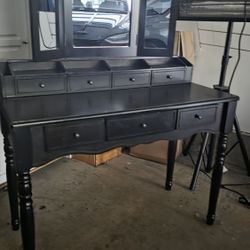 Makeup vanity with Seat For Sale 