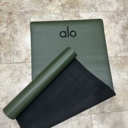 ALO YOGA MAT. 