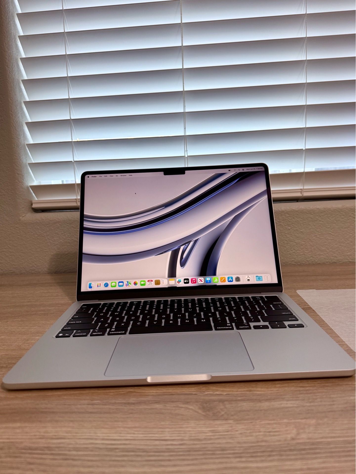 Apple MacBook Air 13-inch M4 24GB Ram, 512GB! Brand New 2025 Model! $1300 Starlight Color Or Silver.