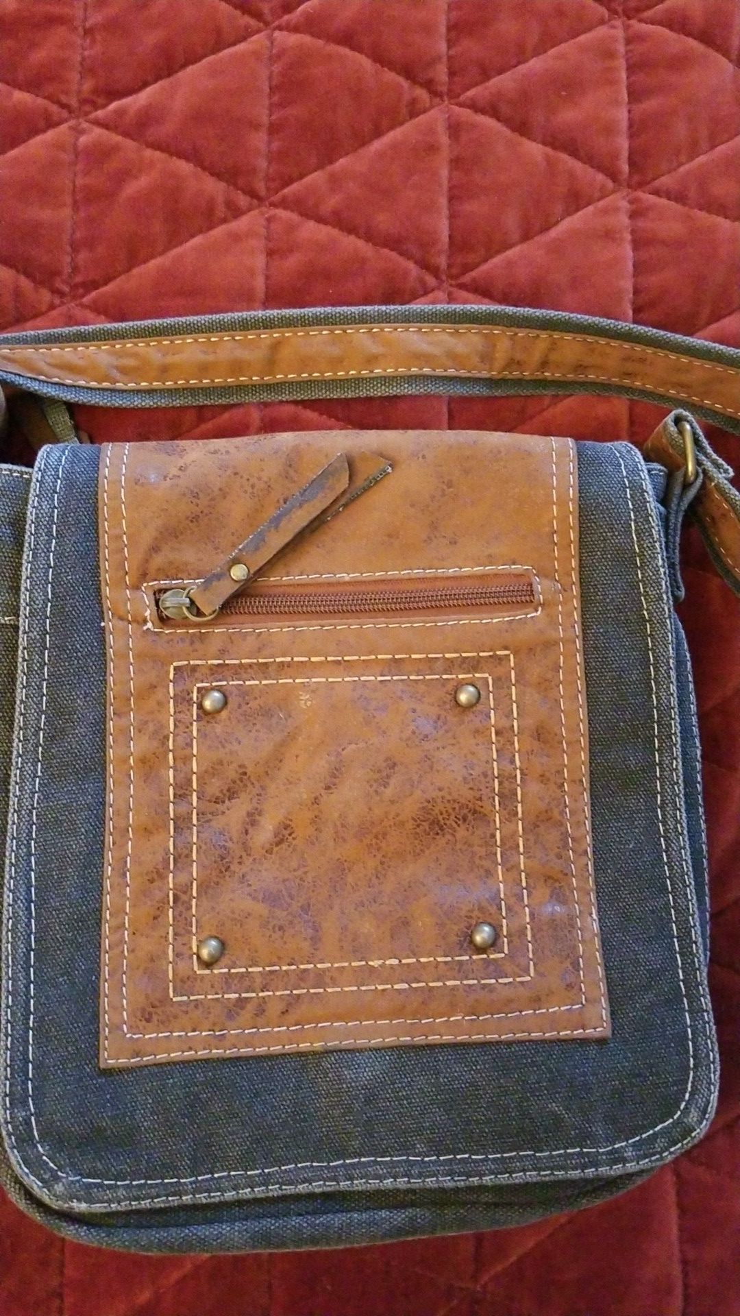 Cross shoulder bag from Australia 4 pockets