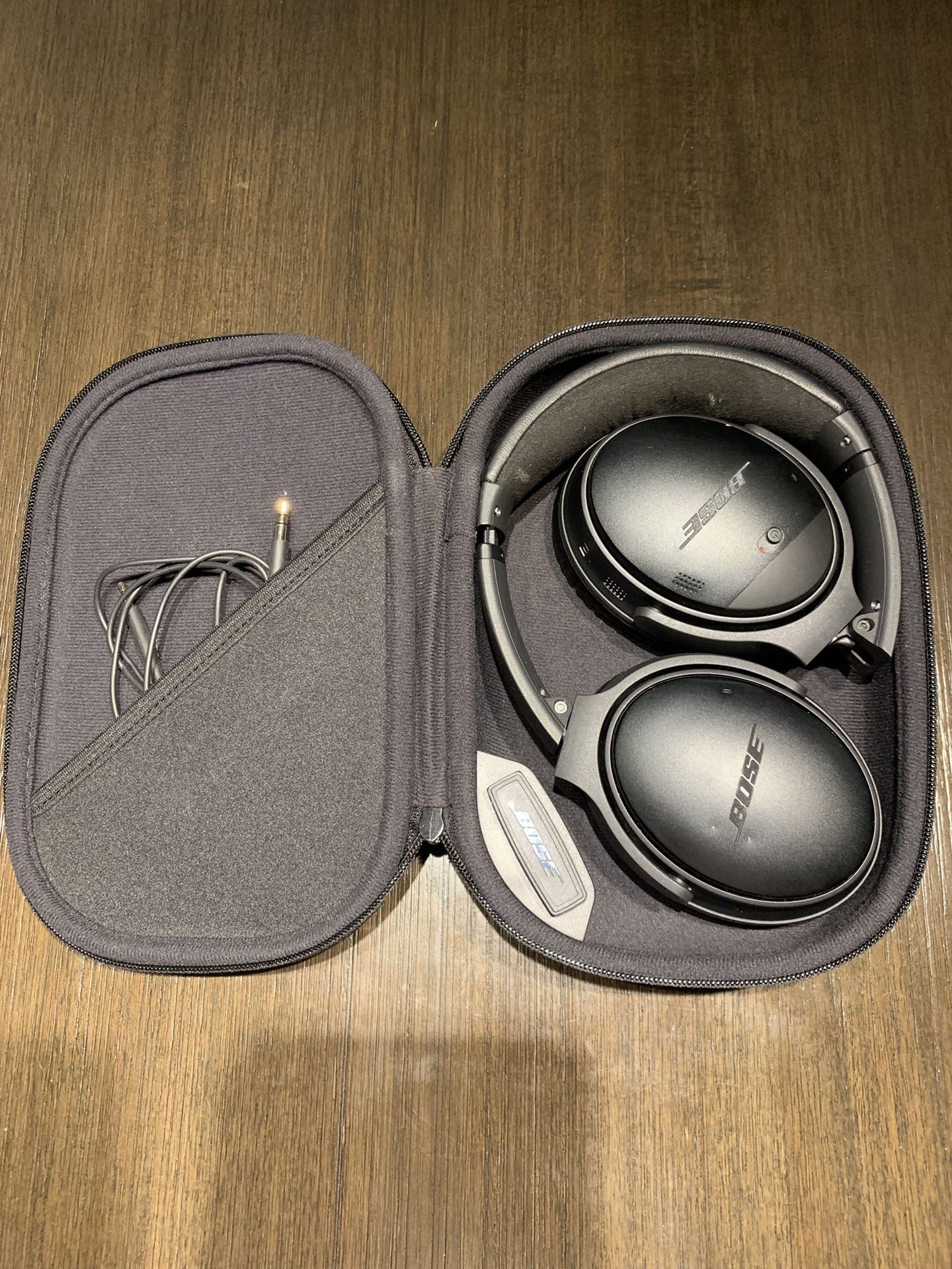 Bose QuietComfort 35 wireless with case