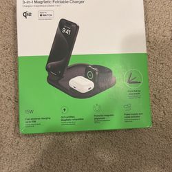 Belkin BoostCharge 3-in-1 Magnetic Foldable Charger