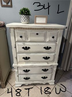 Vintage chest of drawers