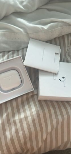 Apple AirPods with Charging Case