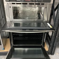 Ge  Wall Oven in Eight-Pass Broil Element (Lower Oven) with Stainless steel and 16" Turntable (Upper Oven)