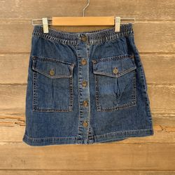 Vintage high waisted denim Skirt. No tags Approximately Waisted 13 inches lengths 15 inches 17.5 inches hips B